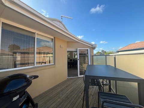 Sandpiper 10 - Close To Town And Beach - Queensland Tourism 3