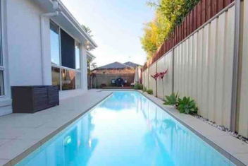 Sandstone Point Luxury 5 Bedroom Home with QLD Tourism