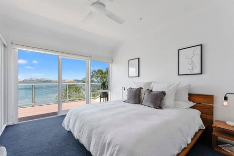 Sandy Bay Beachfront Oasis Direct Beach Access - QLD Tourism 3