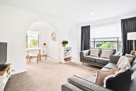 Sandy Bay Cozy Cottage Close To CBD - Queensland Tourism 0