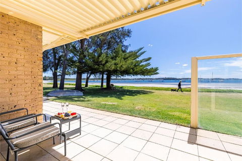 Sandy Beach House Corlette Unit 1 Waterfront WI-FI Aircon - Queensland Tourism 2