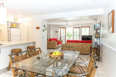 Sandy Beach Resort - QLD Tourism 3