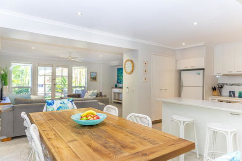 Sandy Beach Resort - QLD Tourism 1