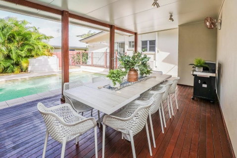 Sandy Burrows - QLD Tourism 0