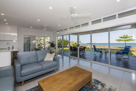 Sandy Decks - Queensland Tourism 2