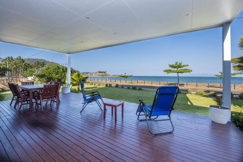 Sandy Decks - Queensland Tourism 1