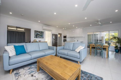 Sandy Decks - Queensland Tourism 3