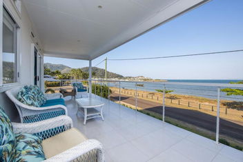 Sandy Decks with QLD Tourism