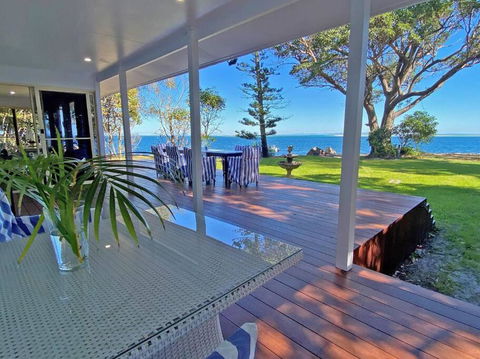 SANDY SHORES - QLD Tourism 1