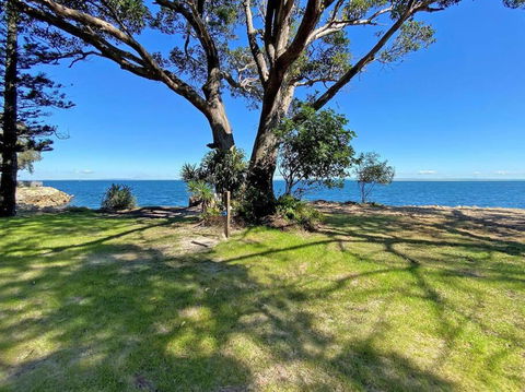 SANDY SHORES - QLD Tourism 3