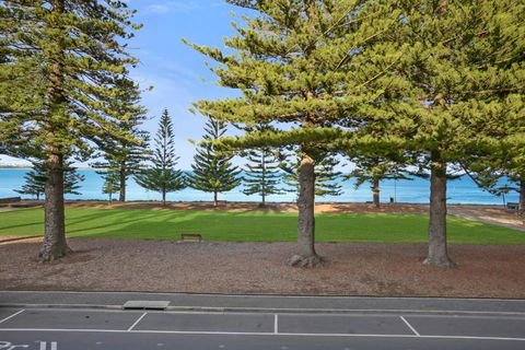 SEABREEZE At Victor Harbor - QLD Tourism 1