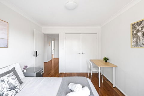 Serene Double Room In Panania - Close To Stations & Shops - Shared Bathroom - QLD Tourism 1