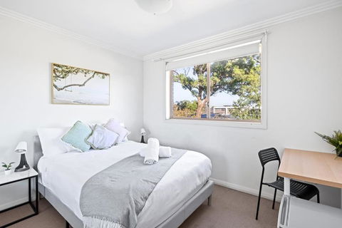 Serene Double Room In Revesby - Mins To Eateries & Shops - Shared Bathroom - Queensland Tourism 0