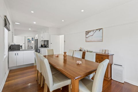 Spacious 3-Bed With Outdoor Dining Near Airport - Queensland Tourism 2