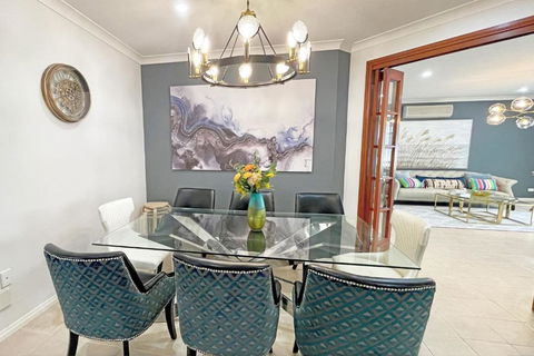 Spacious 5BR House In Hallam Near Bunjil Place - Queensland Tourism 1