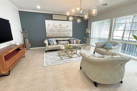 Spacious 5BR House In Hallam Near Bunjil Place - Queensland Tourism 0