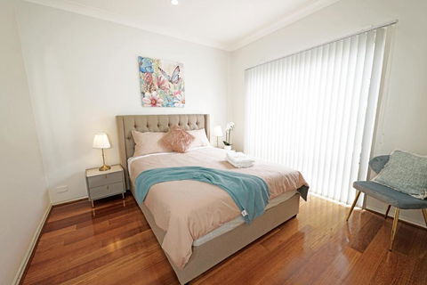 Spacious 5BR House In Hallam Near Bunjil Place - Queensland Tourism 3