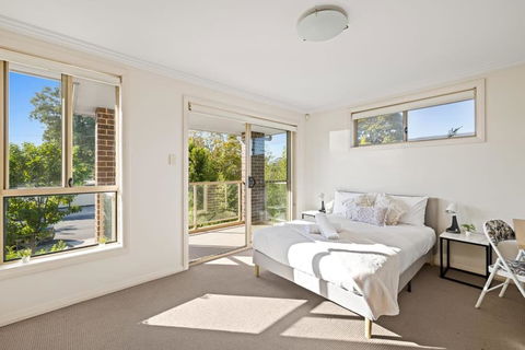 Spacious Double Ensuite Room In Revesby - Seconds To Shops - Queensland Tourism 0