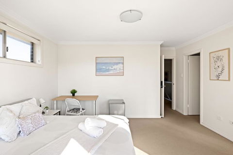 Spacious Double Ensuite Room In Revesby - Seconds To Shops - Queensland Tourism 2