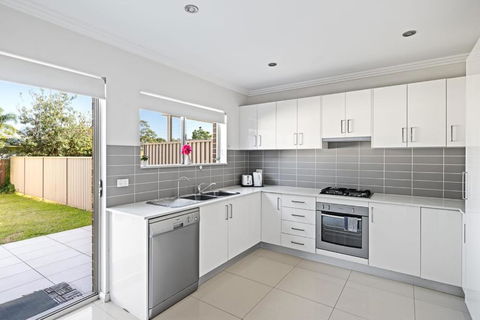 Spacious Double Ensuite Room In Revesby - Seconds To Shops - Queensland Tourism 3