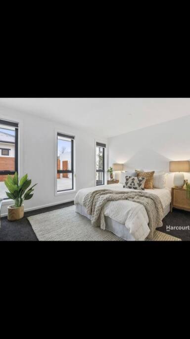 Spacious House Close To Hobart CBD WiFi And New Sony QLED Smart TV - QLD Tourism 2