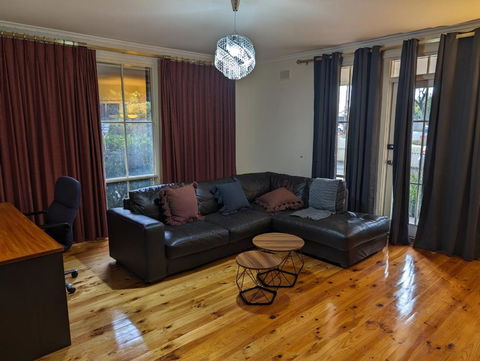 Spacious, Modern & Stylish Vacation Home - QLD Tourism 1