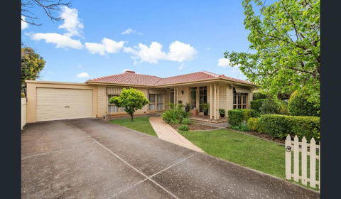 Spacious, Modern & Stylish Vacation Home - QLD Tourism 0