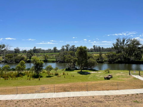 Stirling Estate Chalets - QLD Tourism 2