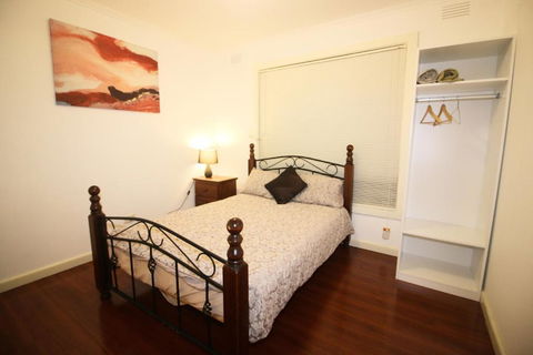 Sunny House - Melbourne Airport Home - Queensland Tourism 1