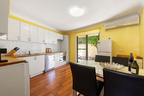 Swan River Applecross Heathcote Park 1BR Villa - QLD Tourism 3