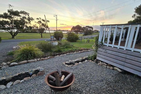 The Boathouse, A Place To Unwind & Explore - Queensland Tourism 3