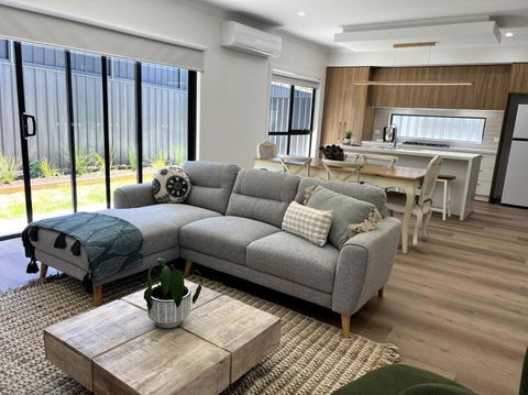 The Cosy Cottage - QLD Tourism 1