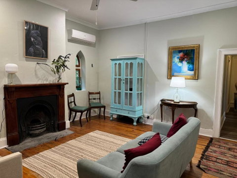 The Garden Cottage - QLD Tourism 1