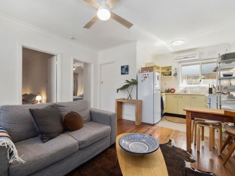 Beachside Apartment - QLD Tourism 3