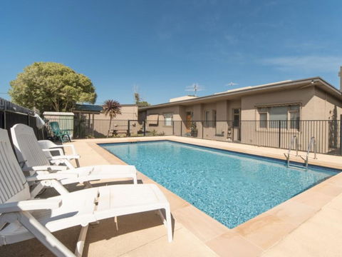 Beachside Apartment - QLD Tourism 0