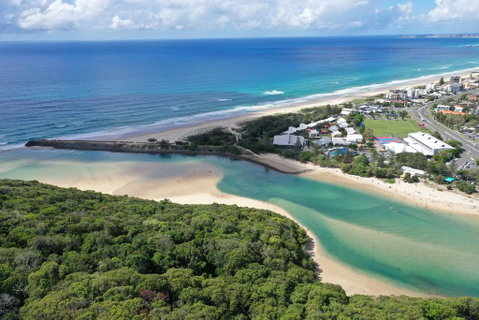 Beachside Bliss - QLD Tourism 0