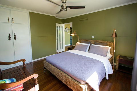 Beachside Cottages - Queensland Tourism 3