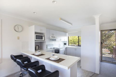 Beachside Getaway - QLD Tourism 1