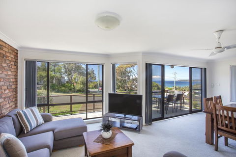 Beachside Getaway - QLD Tourism 2