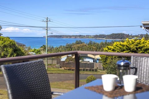 Beachside Getaway - QLD Tourism 0