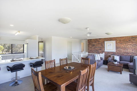 Beachside Getaway - QLD Tourism 3