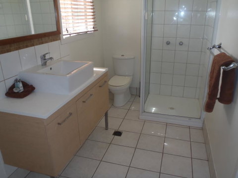 Beachside Holiday Units - QLD Tourism 1