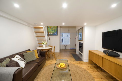 Beachside Luxury Loft Apartment - QLD Tourism 1