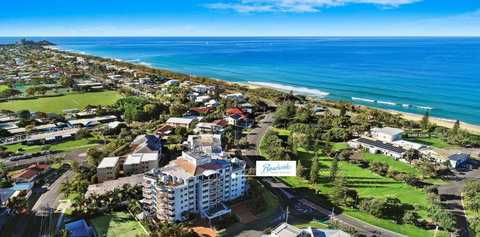 Beachside Resort Kawana Waters - QLD Tourism 4