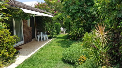 Beachside Villa Ettalong Beach - QLD Tourism 3