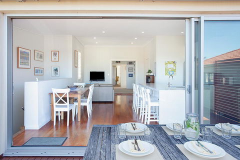 Beautiful Coastal Family-Sized Home - QLD Tourism 3