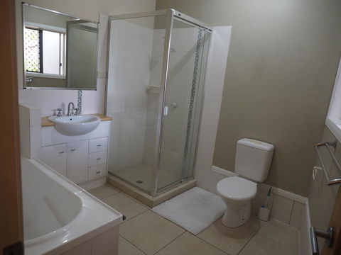 Bed And Breakfast With Airport Transfers And Rental Car - QLD Tourism 2