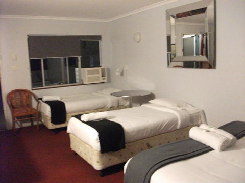 Beerwah Glasshouse Motel - Queensland Tourism 3