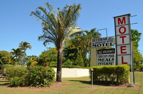 Beerwah Glasshouse Motel - Queensland Tourism 0