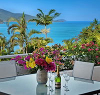 Bella Azure Two Bedroom Two Bathroom Spacious Ocean-view Apartment With Golf Buggy - Queensland Tourism